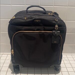 Tumi Voyager Oslo Rolling 4 Wheel Carry-On